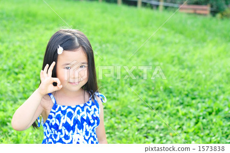 孩子們玩好夏天公園 1573838