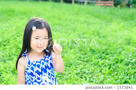 做好工作的孩子簽署@夏天公園 1573841