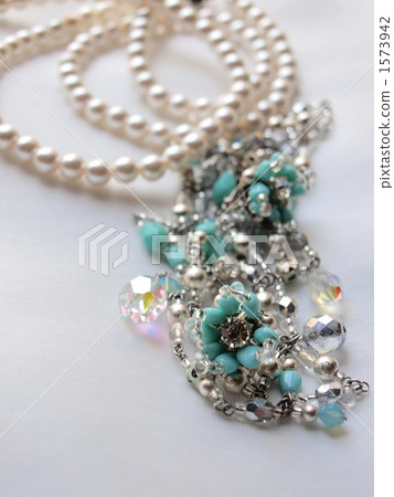 Turquoise and silver necklace, pearl necklace 1573942