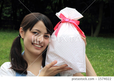 Present gift woman (casual female college student society foreigner half professional student college student) 1574022
