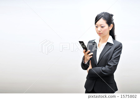 Mobile woman 1575802
