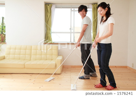 兩個人打掃衛生 1576241