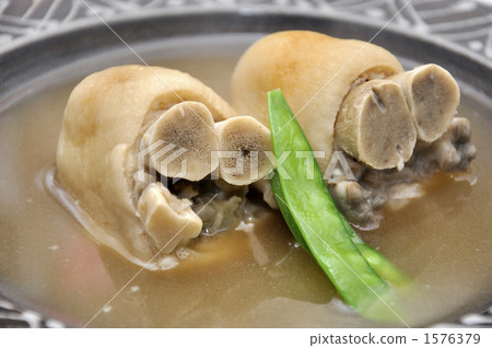 ryukyu cuisine, pig's trotters, pork legs 1576379