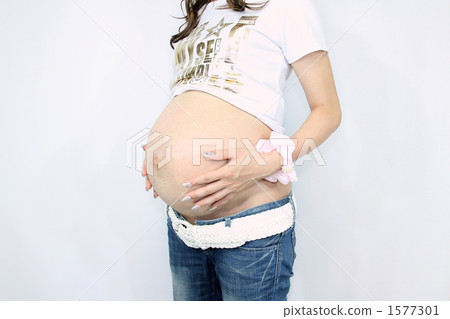 Pregnant woman's stomach 1577301