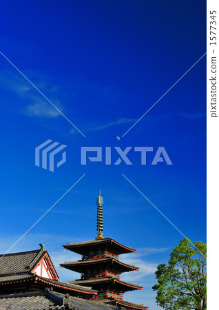 Five-story pagoda and Moon at Shitennoji 1577345