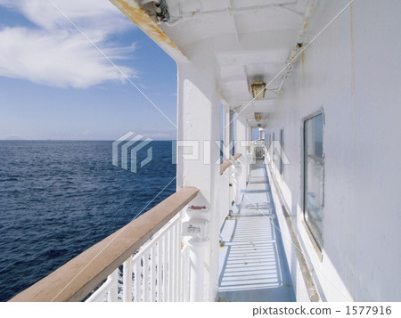 Starboard deck 1577916