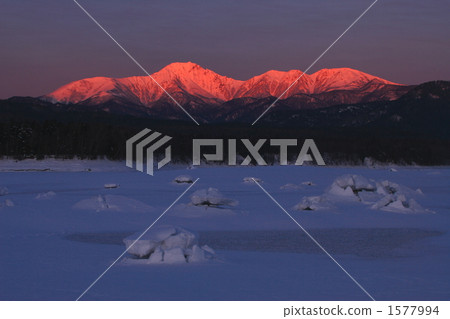 Nipetsotsu mountains dyed red 1577994
