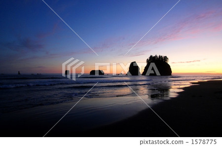 Sunset in Olympic National Park, Washington, USA 1578775
