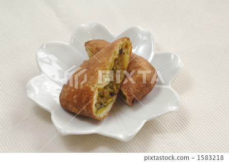 piroshki, russian cuisine, fast food 1583218