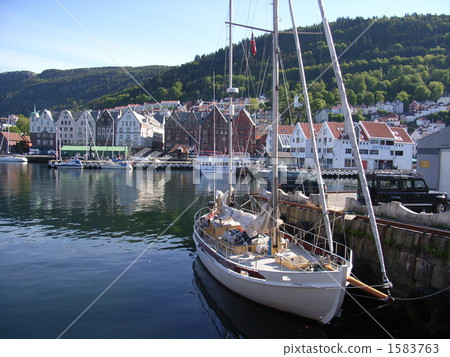 Bryggen District, a World Heritage Site Bryggen District, a World Heritage Site 1583763