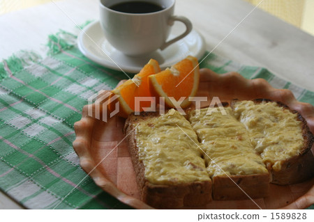 烤麵包和橘子 1589828