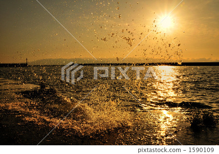 sheet of spray, lake biwa, sunset 1590109