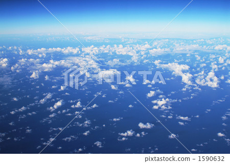 在太平洋上空 1590632