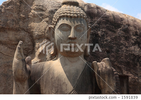 Sri Lanka Aunaka Buddha statue Sri Lanka Aunaka Buddha statue 1591839