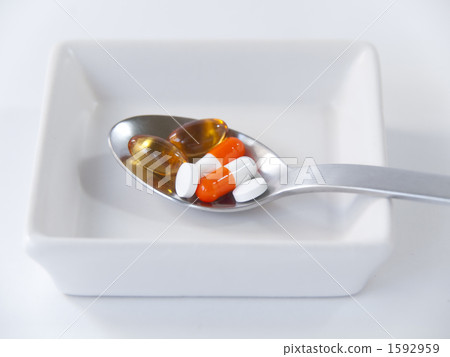 Medicine and spoon 1592959