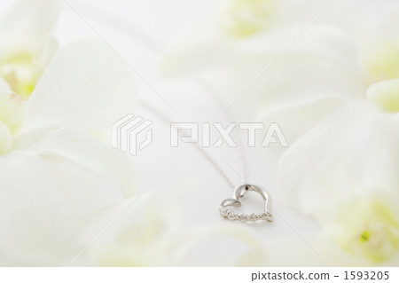 Denfare and pendants 1593205