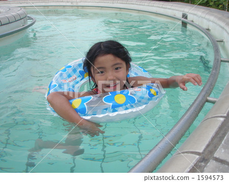 Flowing pool 1594573