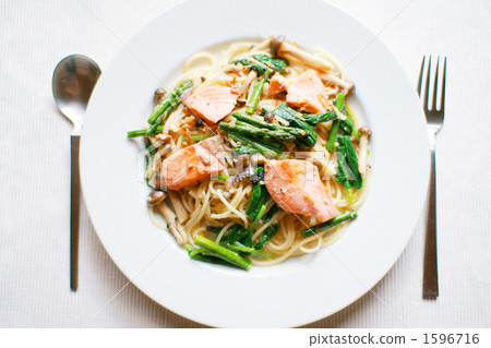Salmon · Spinach · Asparagus · Shimeji oil pasta 1596716