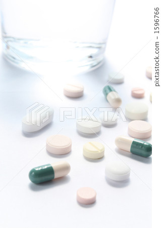 Medicine and Grass 03 1596766