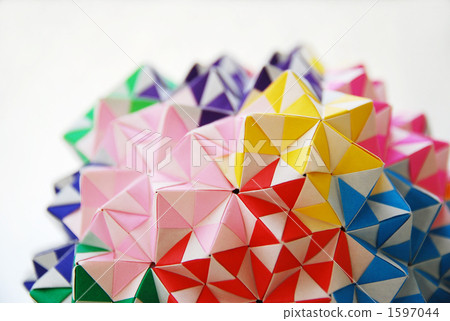 摺紙的Kusutama(紅色和粉紅色) 摺紙的Kusutama(紅色和粉紅色) 1597044