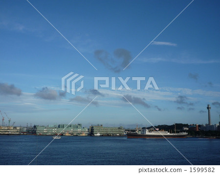 Heart cloud of the large pier 1599582