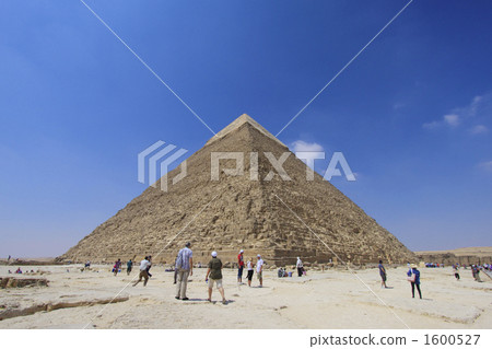 Pyramid of King Kahfura 1600527