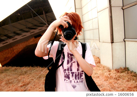 數碼單鏡頭反光照相機 數碼單反相機 年輕人 1600656