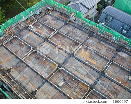 Construction site - Rising framework construction 1600697