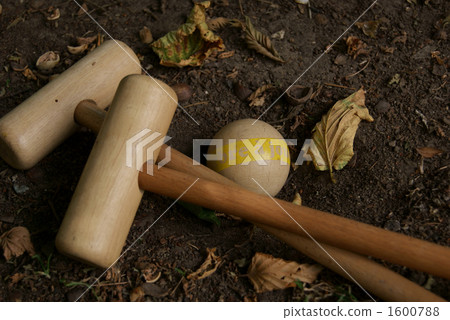 Croquet's mallet and ball Croquet's mallet and ball 1600788