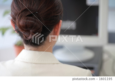 Business woman doing personal computer 1601195