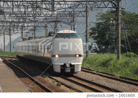 683 series limited express Thunderbird passing through Omi-Shiotsu Station on the Hokuriku Main Line 1601608