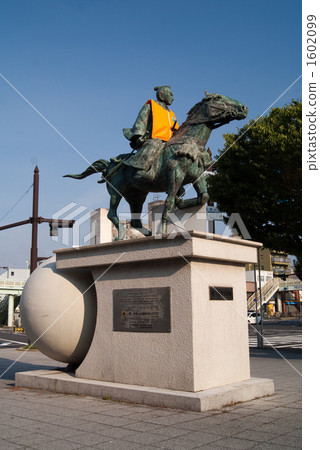 The statue of Tokugawa Yoshimune wearing life-saving gear 1602099