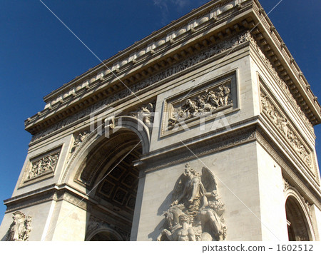 抬頭看Arc de Triomphe Etoile 抬頭看Arc de Triomphe Etoile 1602512