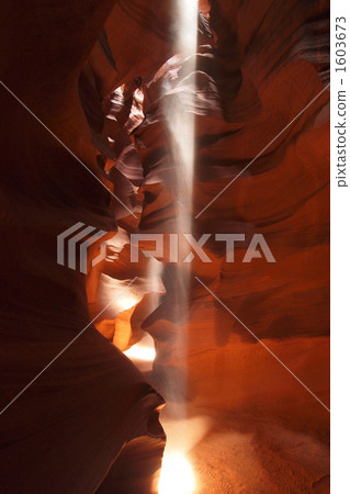 Antelope Canyon with light Antelope Canyon with light 1603673