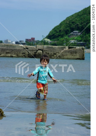 Walk on the beach 1604354