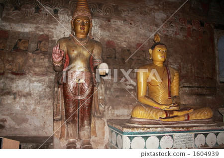 菩薩和菩薩雕象Dambla洞 1604939