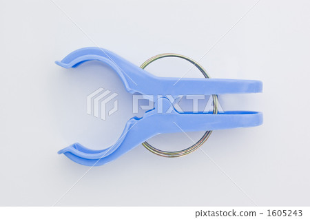 opening, clothes pin, one item 1605243