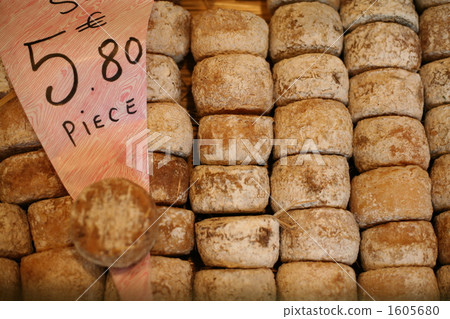 Marche's cheese shop 1605680