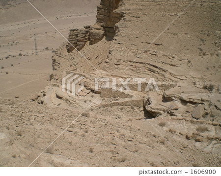 Camel Road in Saudi Arabia 1606900