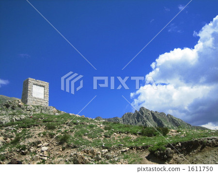 A view of the mountain of Isola 1611750