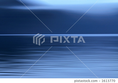 晚上霧的Kutara湖 晚上霧的Kutara湖 1613770