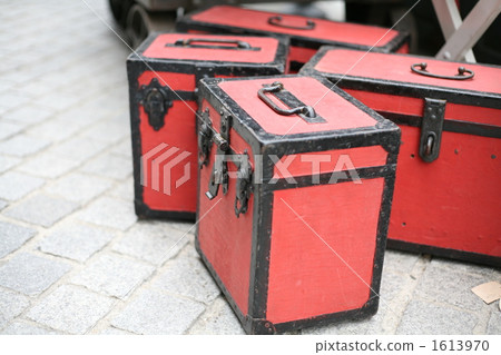 Box found in flea market 1613970