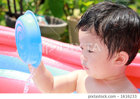 Pool play Pool play 1616233