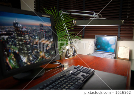 現代室內書房或總統在PC室的房間 1616562
