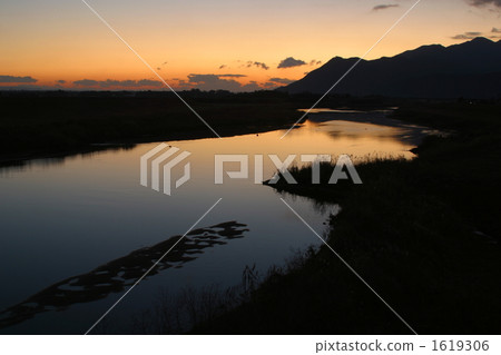 Morning scenery of the Hikika River flowing through the Okuma Peninsula 1619306