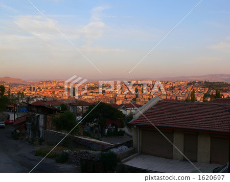 晚上風景在安卡拉市 1620697