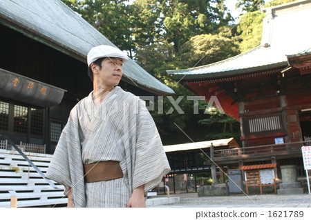 穿著浴衣的男人 穿著浴衣的男人 1621789