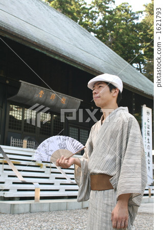 穿著浴衣的男人 穿著浴衣的男人 1621793