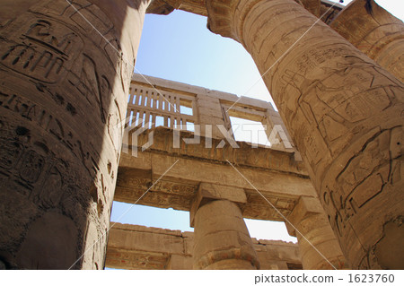 Temple of Karnak: large columns 1623760