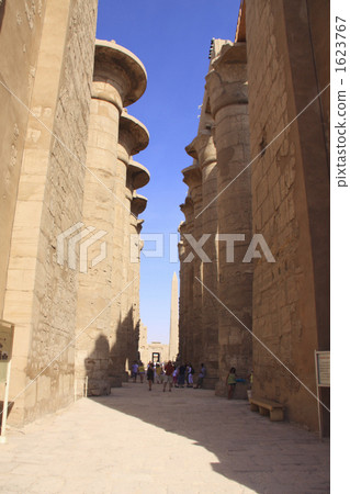 Temple of Karnak: large columns 1623767